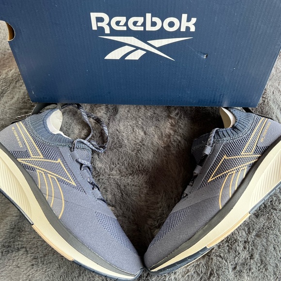 Reebok Trainers - Picture 6 of 8